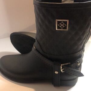 Woman’s black fall Dav Black Quilted Rubber Waterproof Rain Boots Size 11